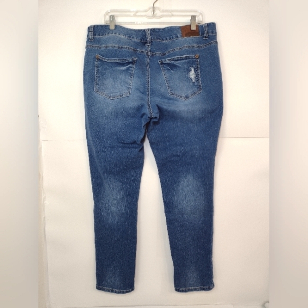 Maurices Women's Distressed Patch Stretchy Jeans Size (18) Regular - Picture 4 of 14